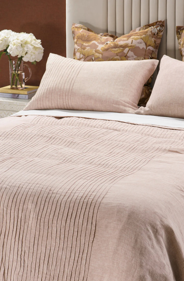 Kaiyu Bedspread | Pink Clay