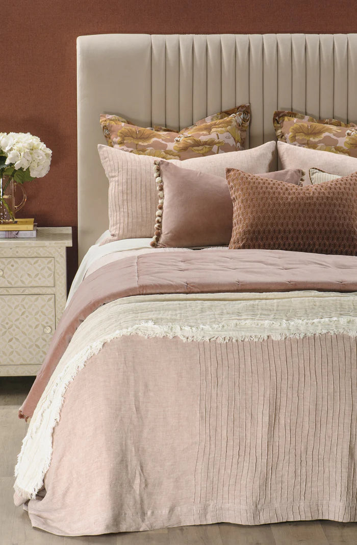 Kaiyu Bedspread | Pink Clay