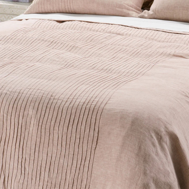 Kaiyu Bedspread | Pink Clay