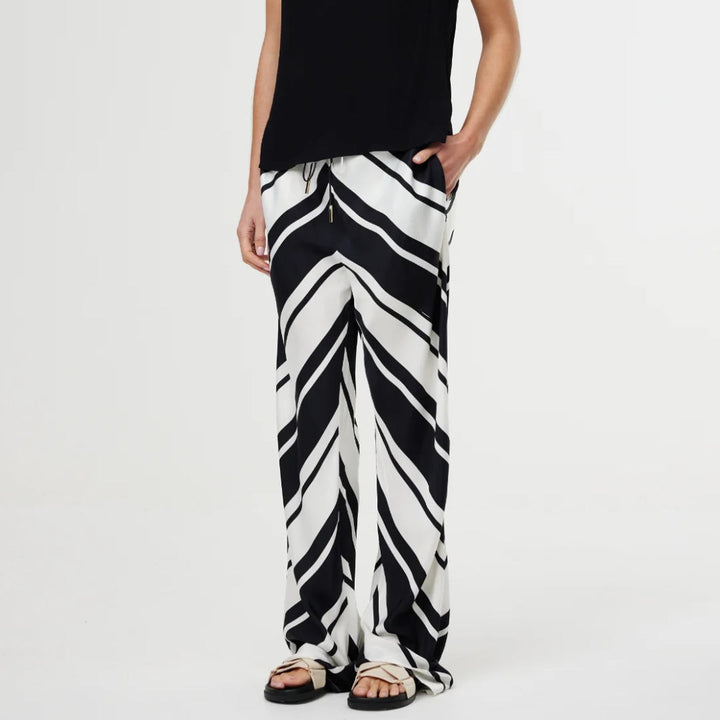 Kinney | Luisa Pant | Classic Chevron