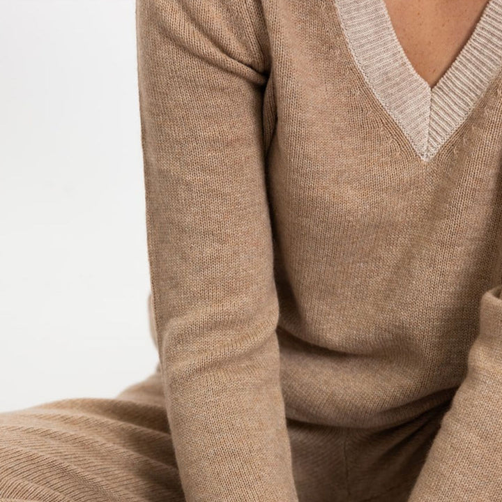 Bow |  Ribbed V Neck Jumper | Cashmere Merino  | Camel with Oatmeal V